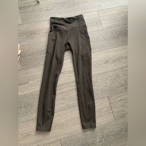 Lululemon olive green legging with side pockets!